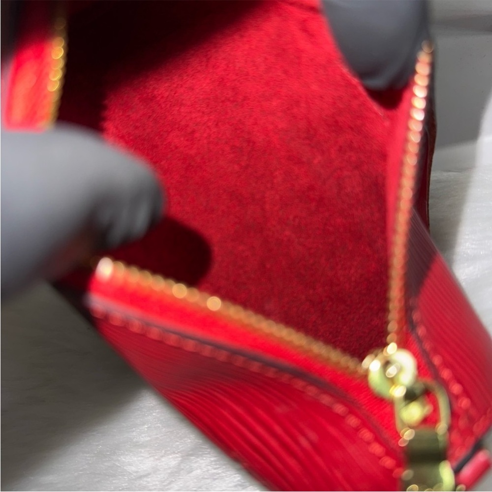 Louis Vuitton Red EPI Papilon with baby
Women's Bag Set - Picture 9 of 12